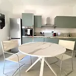 Chill And Cozy Stay Near Brignole